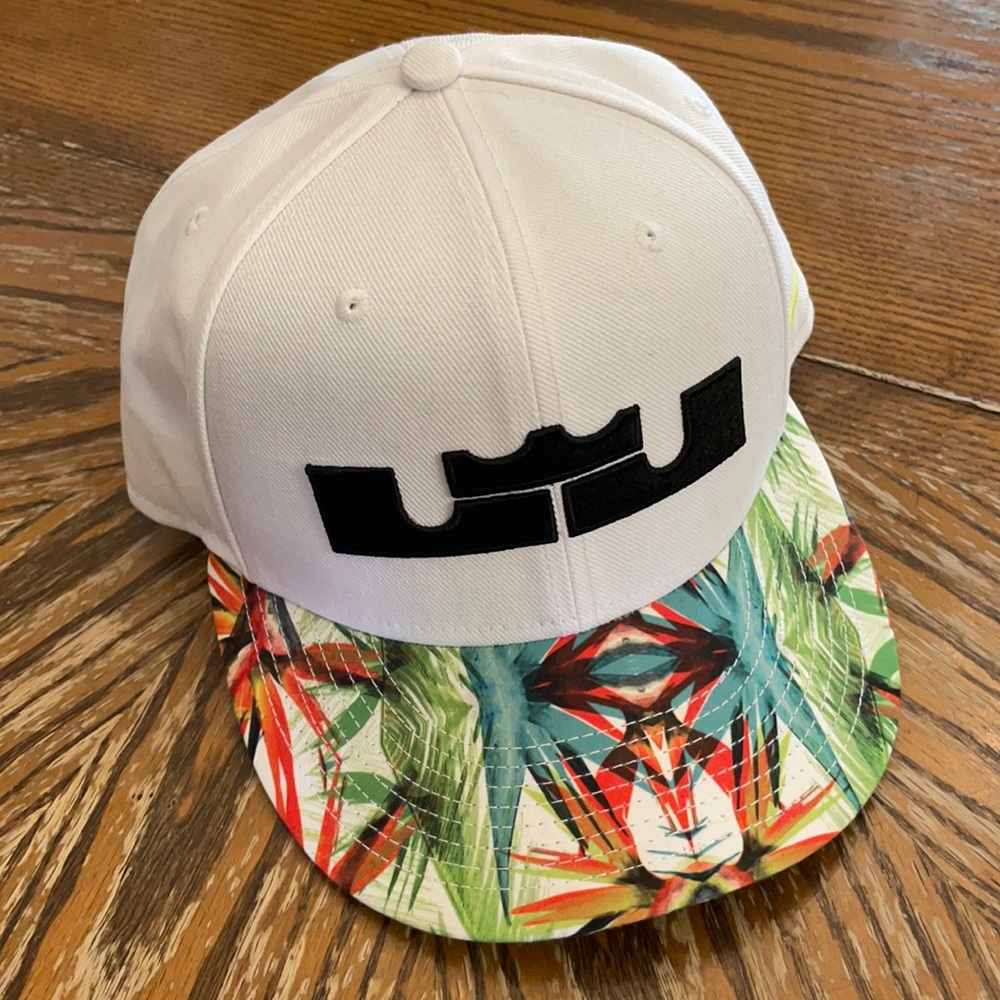 NIKE TRUE snap back